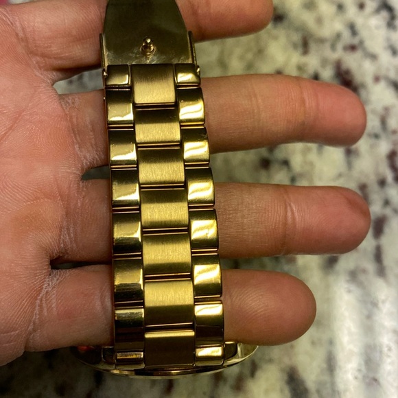 Michael Kors MK 3179 Slim Runway Goldtone SS Oversized Unisex Analog Wristwatch. - Picture 10 of 16